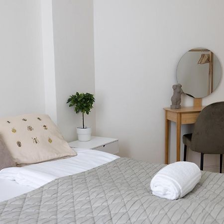2Ndhomes City Center 2Br Apartment By The Finnish National Theatre With Balcony And Park View Helsingfors Eksteriør bilde